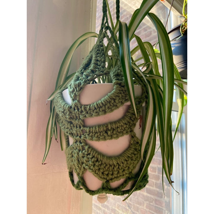 Handmade Hanging Plant Holder🪴| Boho-Chic Home Decor | Elevate Your Greenery with Style nazimaknits