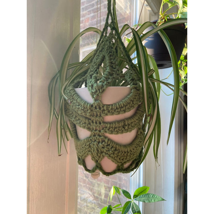 Handmade Hanging Plant Holder🪴| Boho-Chic Home Decor | Elevate Your Greenery with Style nazimaknits