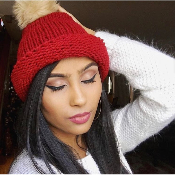 Loomed Beanie with Faux Fur PomPom nazimaknits