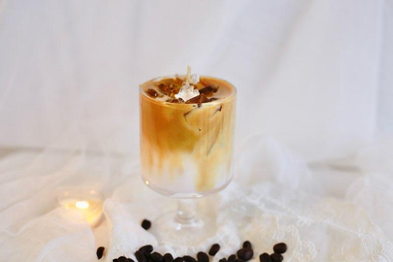 ChillBrew Elegance - Handcrafted Iced Latte Scented Candle